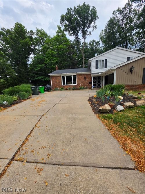 13582 Sherwood Cir, Garfield Heights, OH, 44125-4939 | Card Image