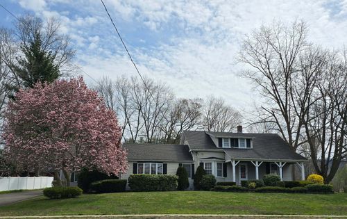 689 Bee St, Meriden, CT, 06450-2514 | Card Image