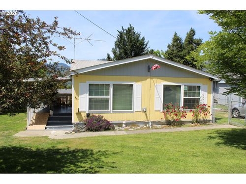 467 Cindy St, Myrtle Creek, OR, 97457-9726 | Card Image