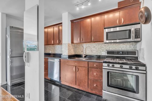 5h-500 Linwood Dr, Fort Lee, NJ, 07024-3657 | Card Image