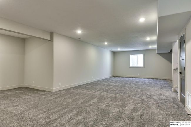 11106 N 161 St St, House other with 5 bedrooms, 3 bathrooms and 3 parking in Bennington NE | Image 48
