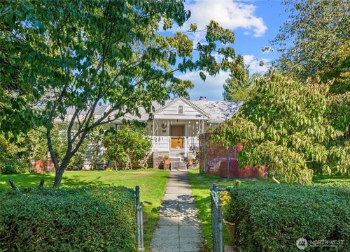 2704 Ne 92nd St, Seattle, WA, 98115-3472 | Card Image