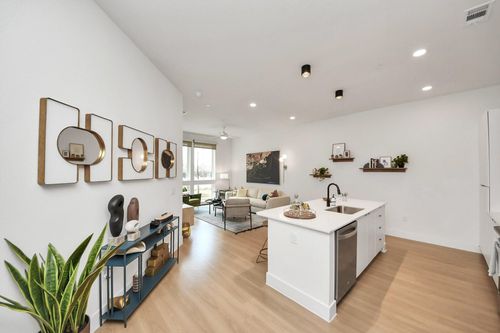 apt-447-2810 Riverby Rd, Houston, TX, 77020-2069 | Card Image