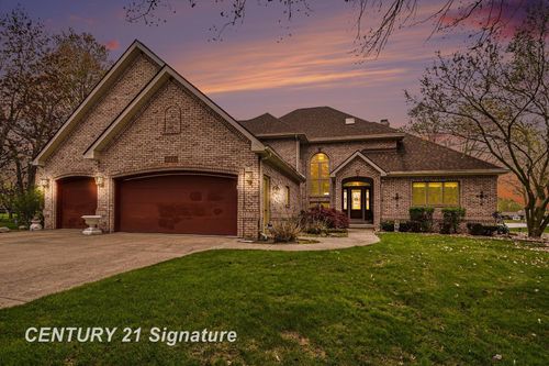 1944 Lake Circle Dr E, Saginaw, MI, 48609-9465 | Card Image