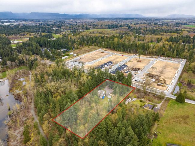 3381 208 St, House other with 3 bedrooms, 2 bathrooms and 9 parking in Langley BC | Image 4