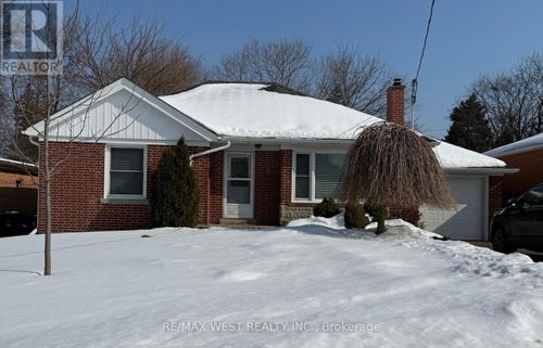 5 Glenn Murray Dr, Etobicoke, ON, M8Y3H2 | Card Image