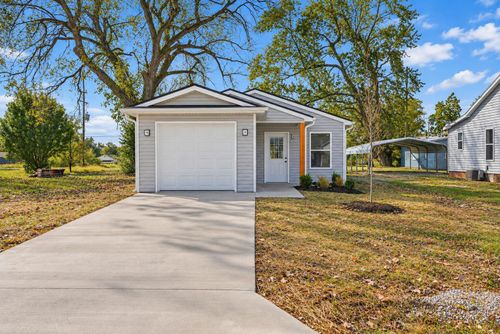 1020 Buchanan St, MOBERLY, MO, 65270-1104 | Card Image