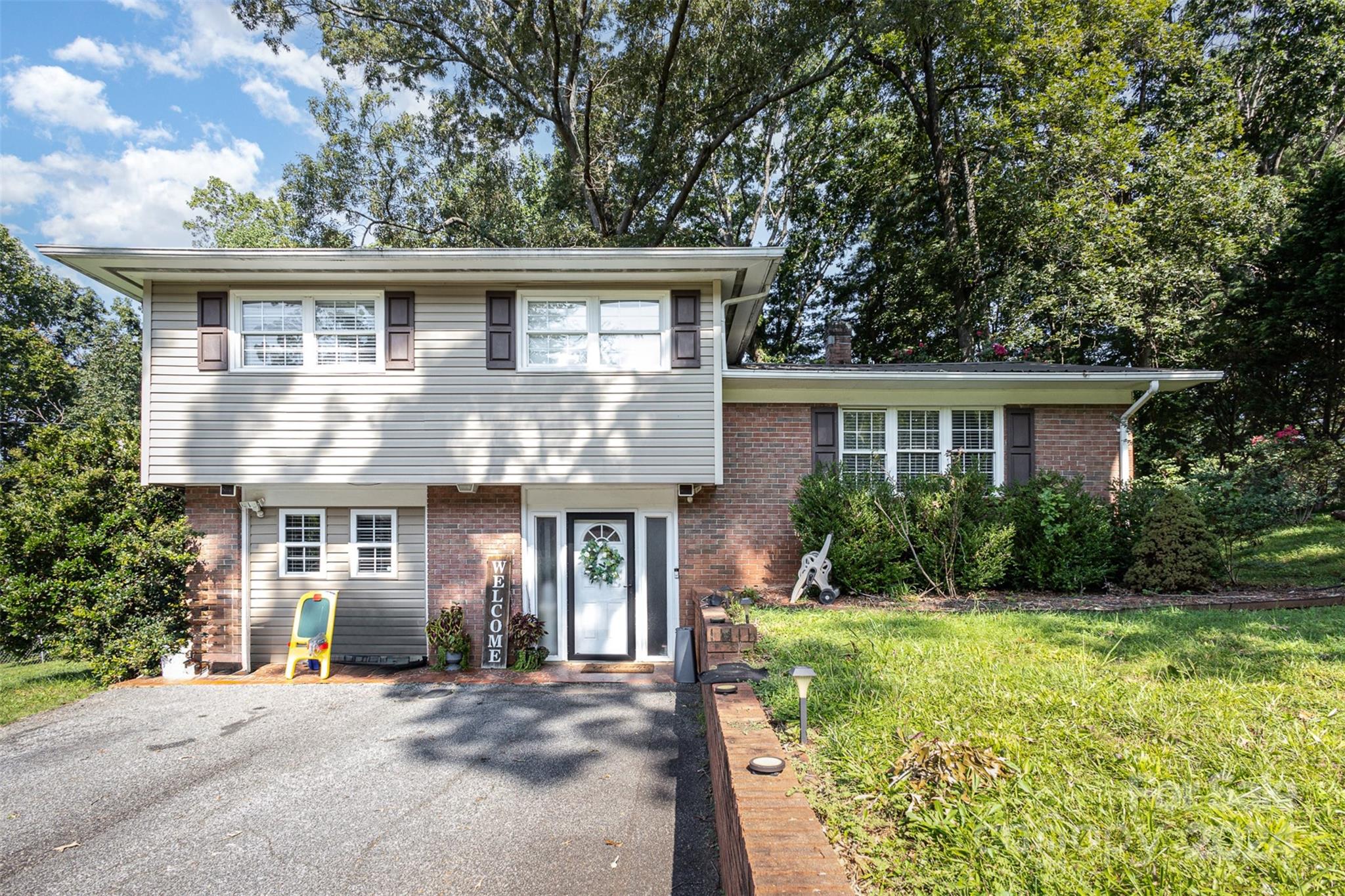 Idlewood Acres Rd, Hickory, NC 28601