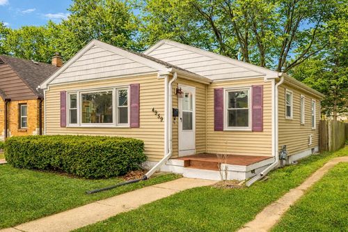 4959 N Berkeley Boulevard, Whitefish Bay, WI, 53217 | Card Image