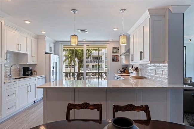 UNIT-6 - 1060 N Shore Dr Ne, Condo with 2 bedrooms, 2 bathrooms and null parking in ST PETERSBURG FL | Image 5