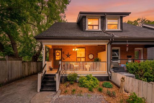 2 Winston Avenue, Scarborough, ON, M1N1W3 | Card Image
