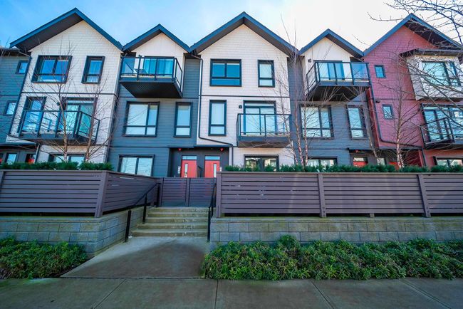 102 - 4738 Hemlock Way, Townhouse with 3 bedrooms, 2 bathrooms and 2 parking in Delta BC | Image 1