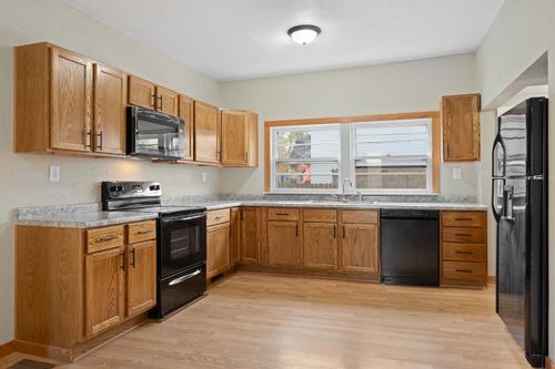 326 7th Ave, BARABOO, WI, 53913-2036 | Card Image