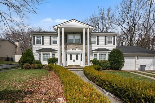 333 Boscombe Ave, Staten Island, NY, 10309-2635 | Card Image