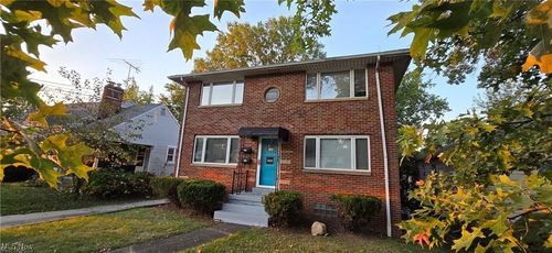 617 Robinson Ave, Barberton, OH, 44203-3632 | Card Image