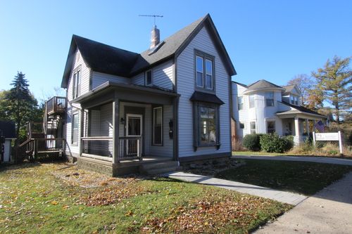 19-19 W Crystal Lake Ave, Crystal Lake, IL, 60014-6103 | Card Image