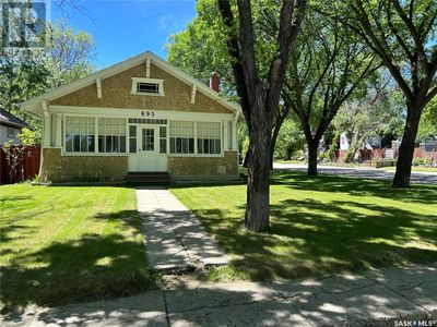 695 3rd St E, House other with 4 bedrooms, 1 bathrooms and null parking in Shaunavon SK | Image 1