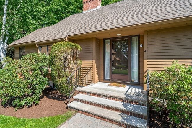 UNIT-4 - 22 Grove Pl, Condo with 2 bedrooms, 1 bathrooms and 1 parking in Winchester MA | Image 5