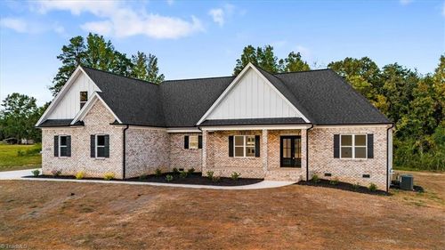 5090 Southern Pines Dr, Kernersville, NC, 27284 | Card Image