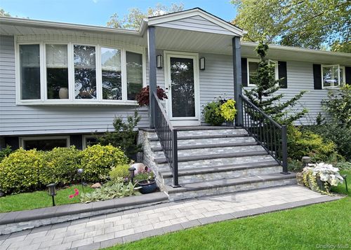 20 Nadine Ln, Port Jefferson Station, NY, 11776-2824 | Card Image