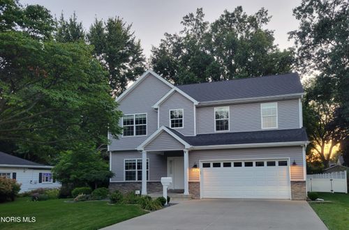 1045 Hickory St, Perrysburg, OH, 43551-2417 | Card Image