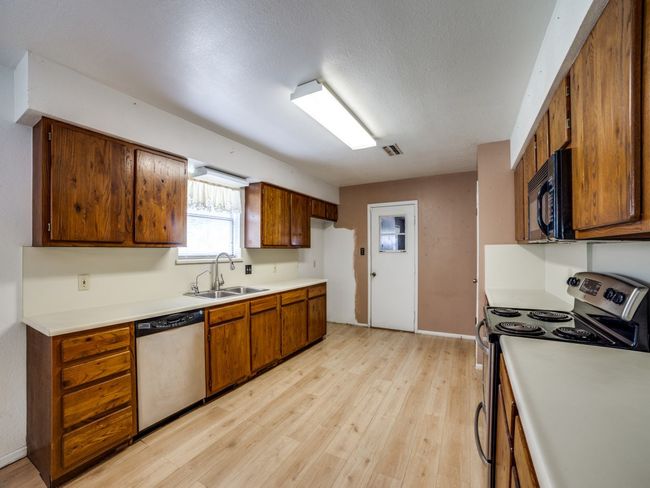 235 Wedgewood Ln, Home with 2 bedrooms, 2 bathrooms and 2 parking in Kerrville TX | Image 11