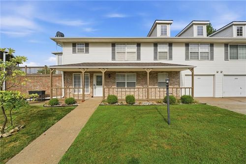 2002 S Hummel Dr, Independence, MO, 64055-1700 | Card Image