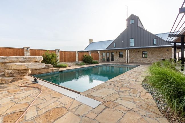 1635 County Road 135, House other with 5 bedrooms, 3 bathrooms and null parking in Hale Center TX | Image 13