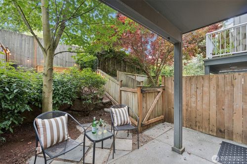 a-13816 Greenwood Ave N, Seattle, WA, 98133-6809 | Card Image