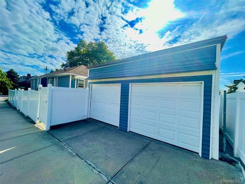 12419 6th Ave, College Point, NY, 11356-1123 | Card Image