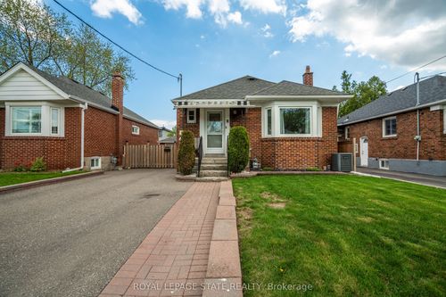 11 Speers Ave, York, ON, M9N1E9 | Card Image