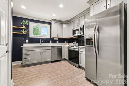7048 Delta Lake Dr, Charlotte, NC, 28215-2814 | Card Image
