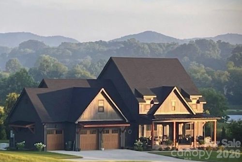 138 Mavrick Dr, Mills River, NC, 28759-0129 | Card Image