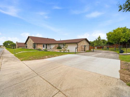 515-515 Oak Park Dr, Boerne, TX, 78006-2926 | Card Image