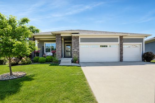 9425 Bellflower Ln, Norwalk, IA, 50211-8601 | Card Image