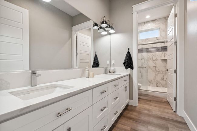 102909 E 1023 Pr Se, Home with 4 bedrooms, 5 bathrooms and null parking in Kennewick WA | Image 32
