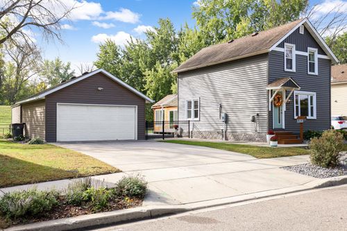 412 E 1st St, Chaska, MN, 55318-2907 | Card Image
