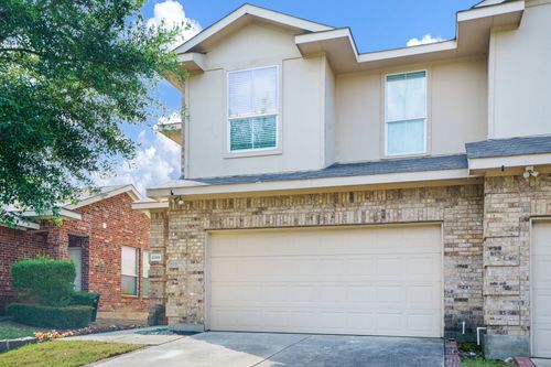 2166 Stonebrook Ln, Mesquite, TX, 75181-5104 | Card Image