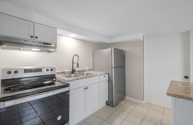Lower unit 2 bedroom | Image 27