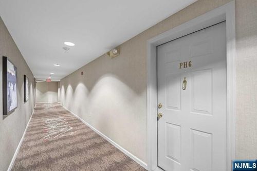 406 Jefferson Ct, Edgewater, NJ, 07020-1650 | Card Image