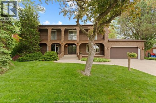 3696 Huntington Ave, Windsor, ON, N9E3N3 | Card Image