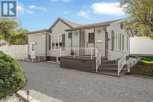 649 Edinborough St, Windsor, ON, N8X3C8 | Card Image