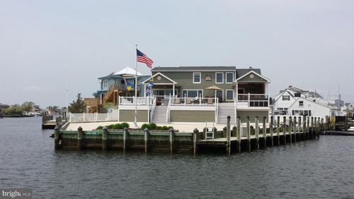82 Jeri Ann Dr, Manahawkin, NJ, 08050-4254 | Card Image