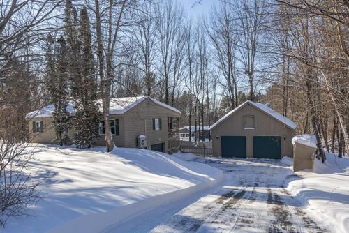 31 Bellflower Drive, Auburn, ME, 04210 | Card Image