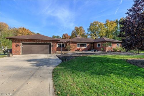 7747 Bronson Rd, Olmsted Twp, OH, 44138-1024 | Card Image