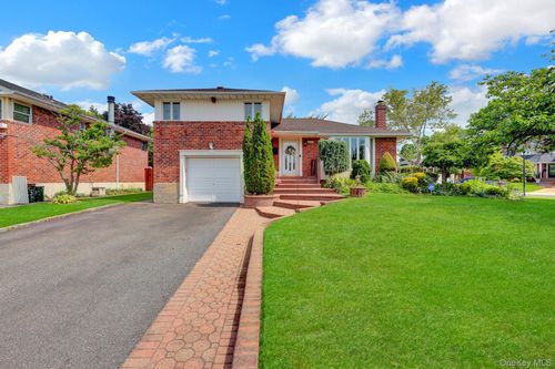 3987 Bayberry Ln, Seaford, NY, 11783-1507 | Card Image