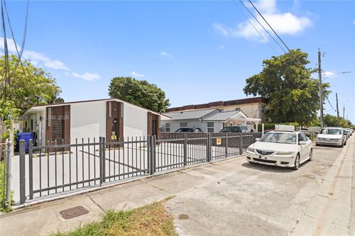01-3125 Nw 21st Ct, Miami, FL, 33142-8518 | Card Image