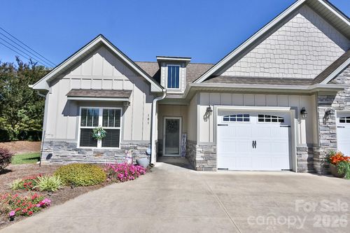 101 Parkview Dr, Yadkinville, NC, 27055-8213 | Card Image