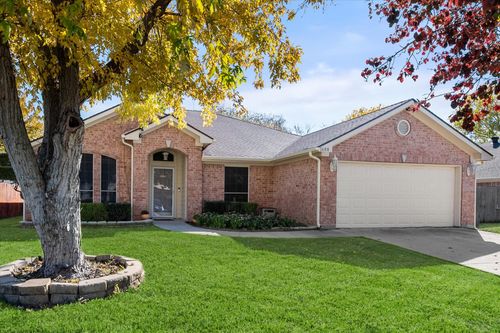 1608 Crestmeadow Ln, Mansfield, TX, 76063-7931 | Card Image