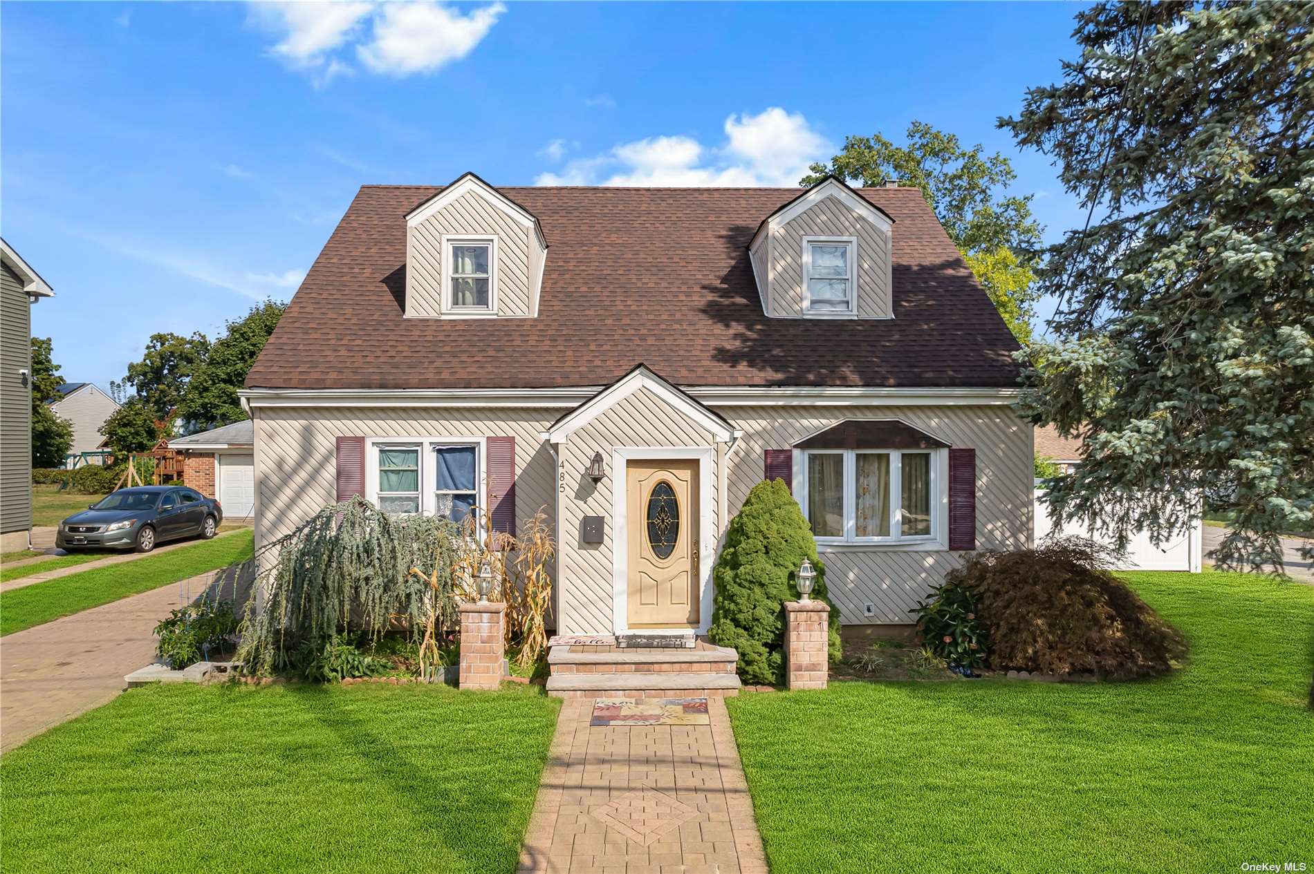 Chester St, Uniondale, NY 11553